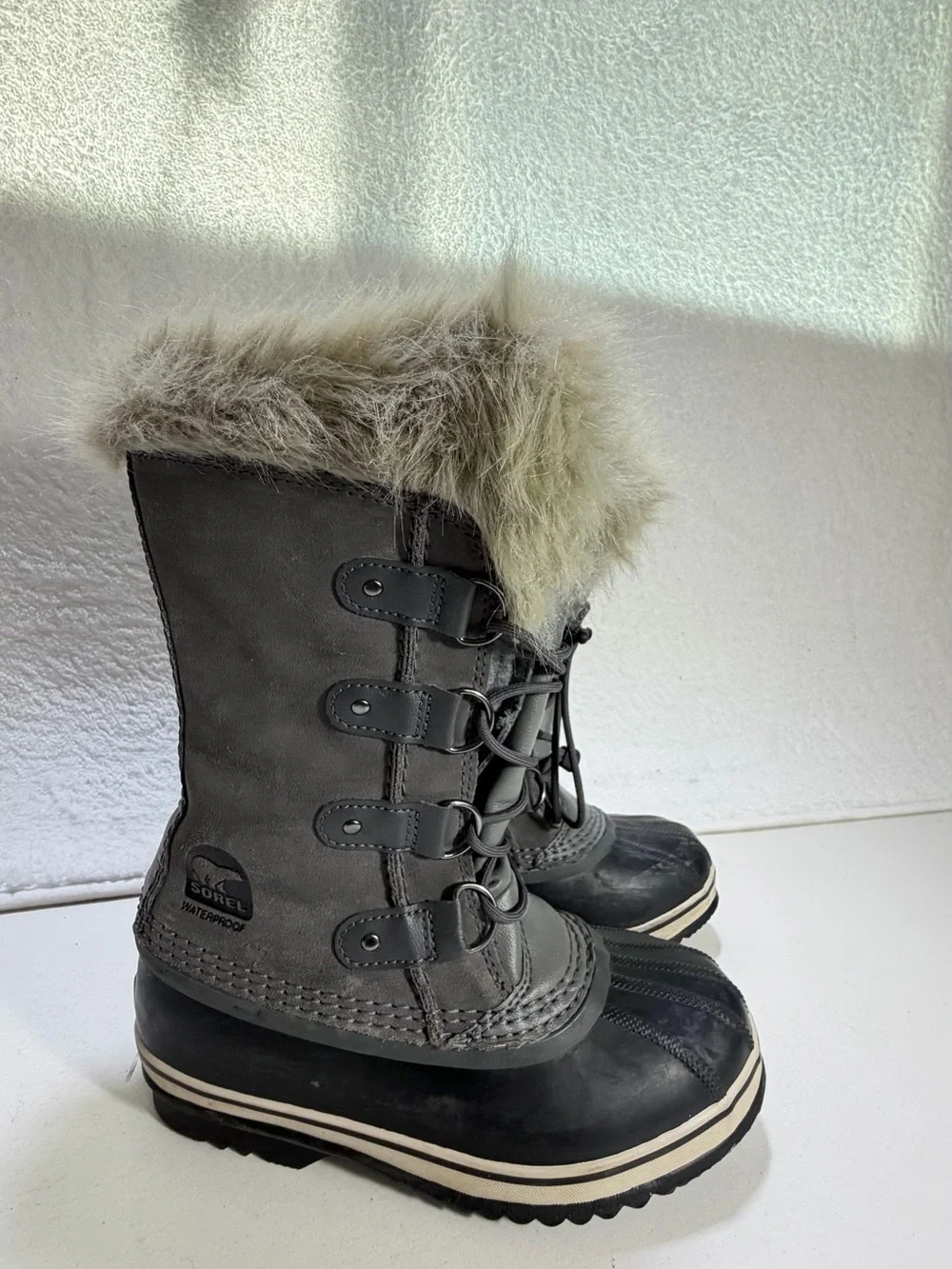 Sorel Joan of Arctic Waterproof Snow Boots Quarry Gray Youth Size 4 winter boots